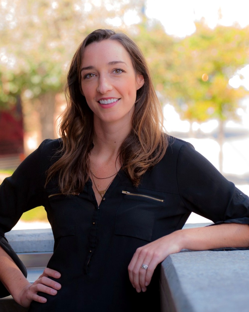 Portrait de Jenn Bostic, artiste invitée du Guitars & Friends Festival 2026. Portrait of Jenn Bostic, guest artist at Guitars & Friends Festival 2026